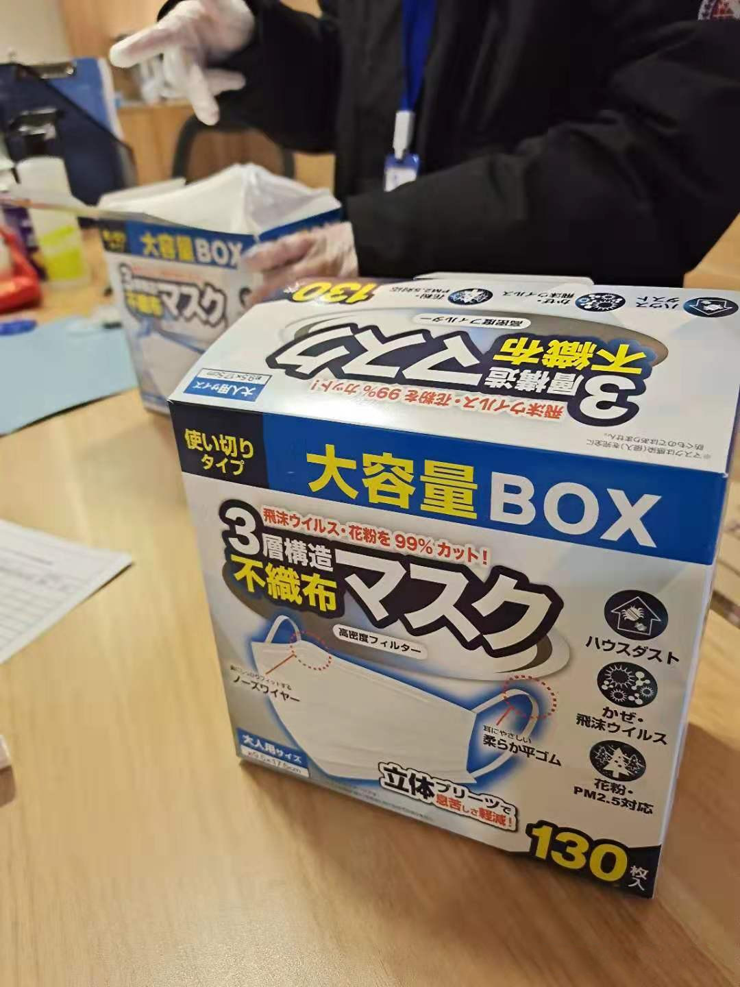 來自國際友人的“罩”顧，讓我們共同戰“疫”！武漢加油！！