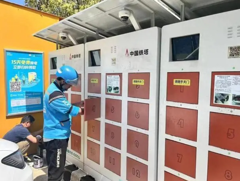 1分鐘讓外賣(mài)小哥隨時(shí)“滿(mǎn)電”，武漢兩萬(wàn)組鋰電池?fù)Q新“上崗”