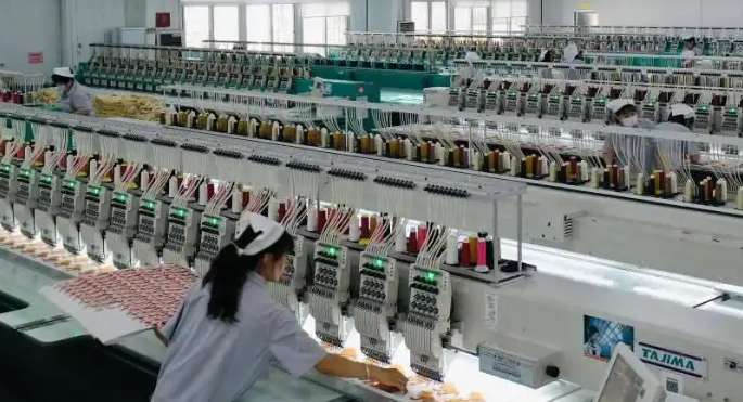 閃電評(píng)論丨“紡”出產(chǎn)業(yè)新經(jīng)緯，“織”出經(jīng)濟(jì)新畫卷